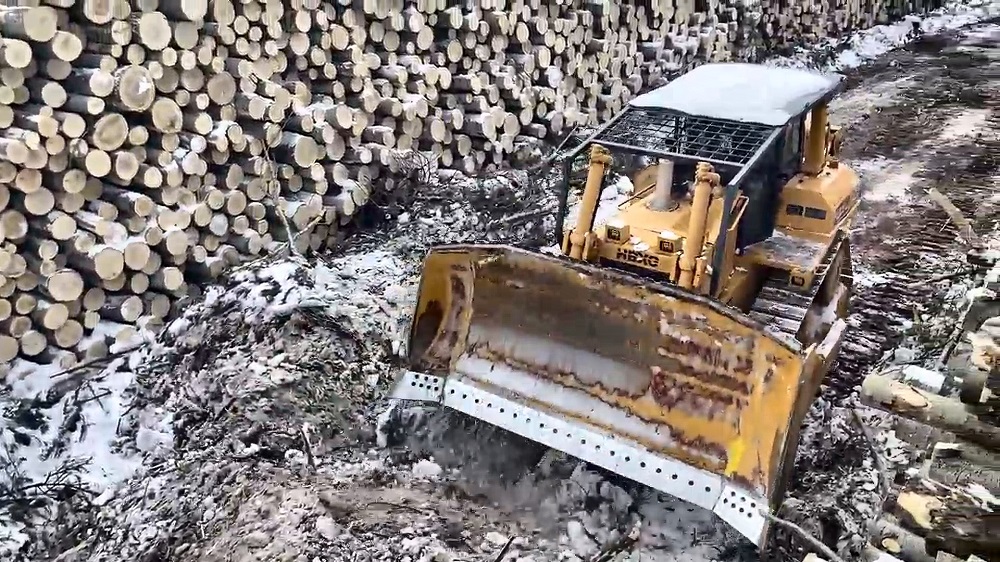 HBXG SD8N Bulldozer Working in the Forests of Russia HBXG SD8N Bulldozer Working in the Forests of Russia