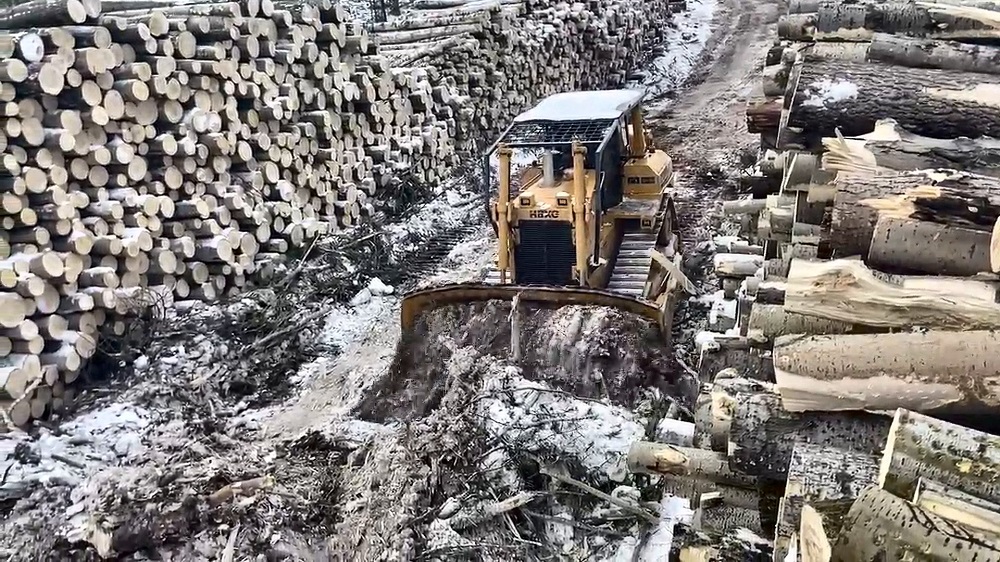 HBXG SD8N Bulldozer Working in the Forests of Russia HBXG SD8N Bulldozer Working in the Forests of Russia