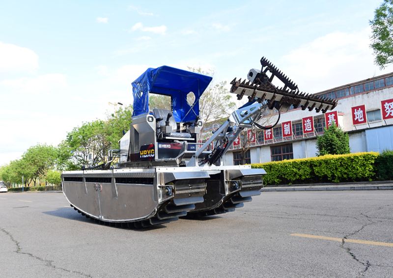 Water Cleaning Amphibious Vehicle